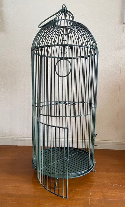 インコ等の鳥籠です。