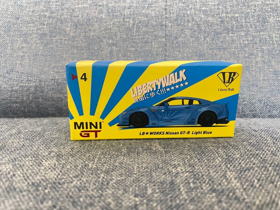 Liberty Walk Nissan GT-R 1/64 ミニカー