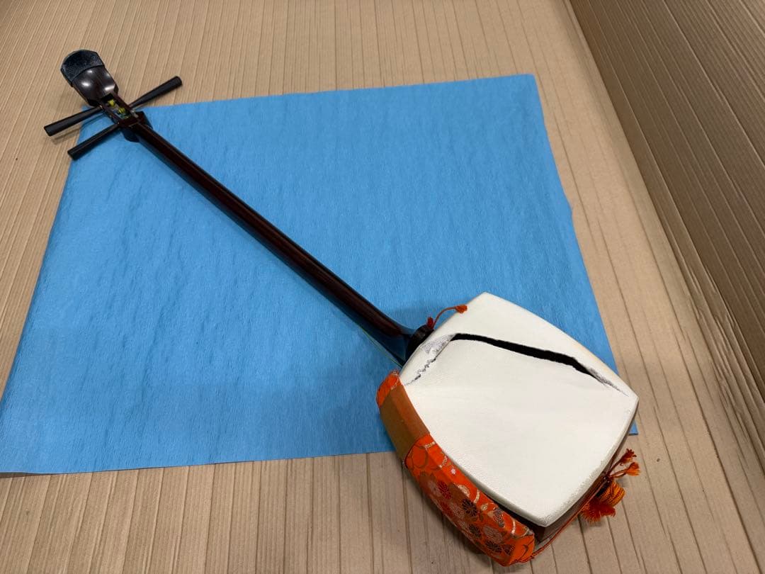 ケース付　三味線　本革　花林　三つ折れ　皮破れ 琉球三線　本蛇皮　本皮