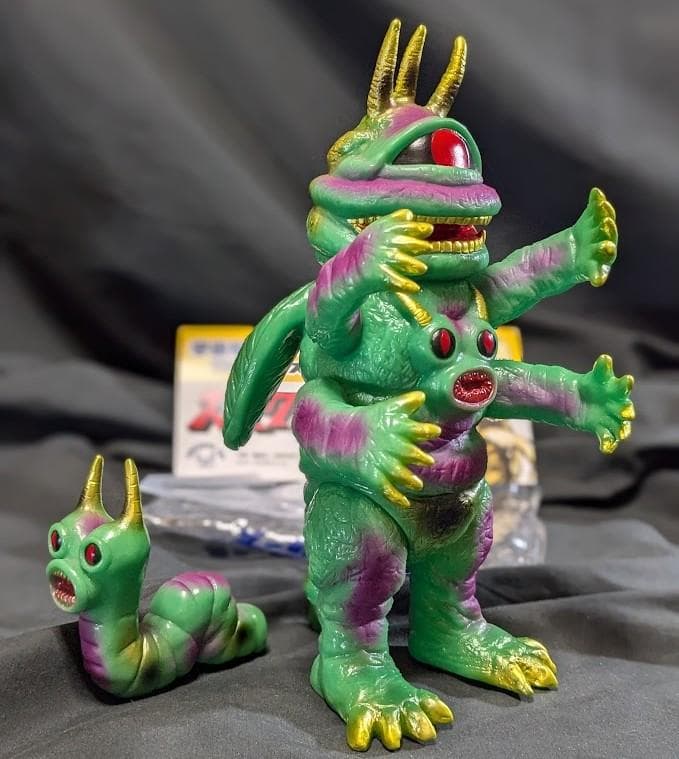 バクラー＋寄生虫「スペクトルマン」登場怪獣（メディコムトイ）蓄光ソフビフィギュア