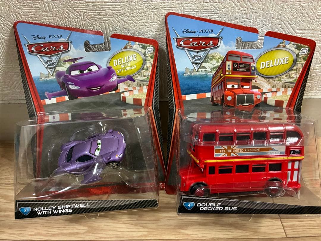 カーズ2 DELUXE ホリー・シフトウェル＆ダブルデッカーバス2点セット