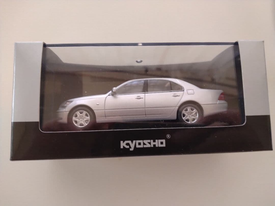 京商　トヨタ　セルシオ（F30）Cタイプ　　　　　シルバーメタリック