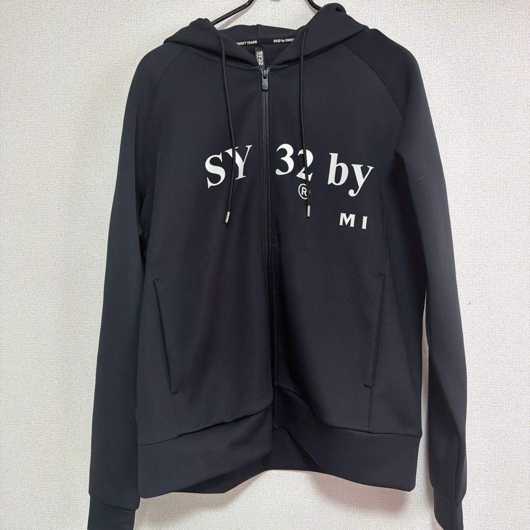 SY32 by SWEET YEARS パーカー 黒