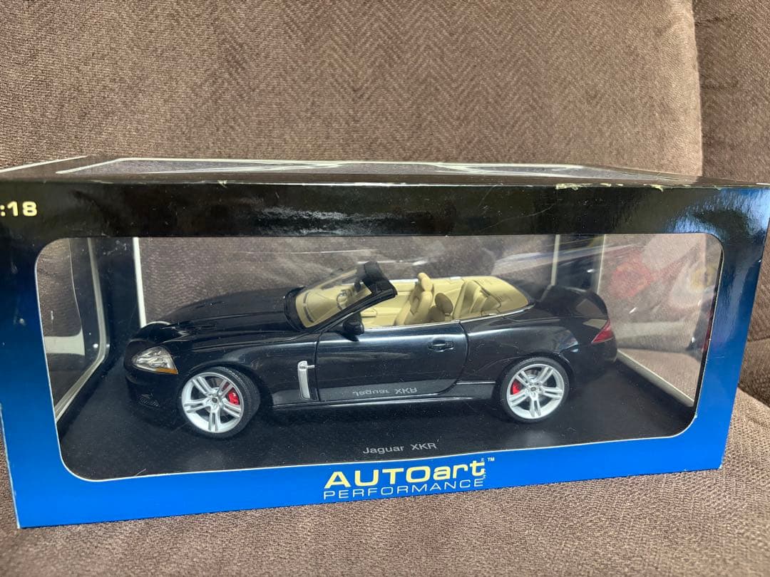 AUTOart Jaguar XKR 1/18 ミニカー