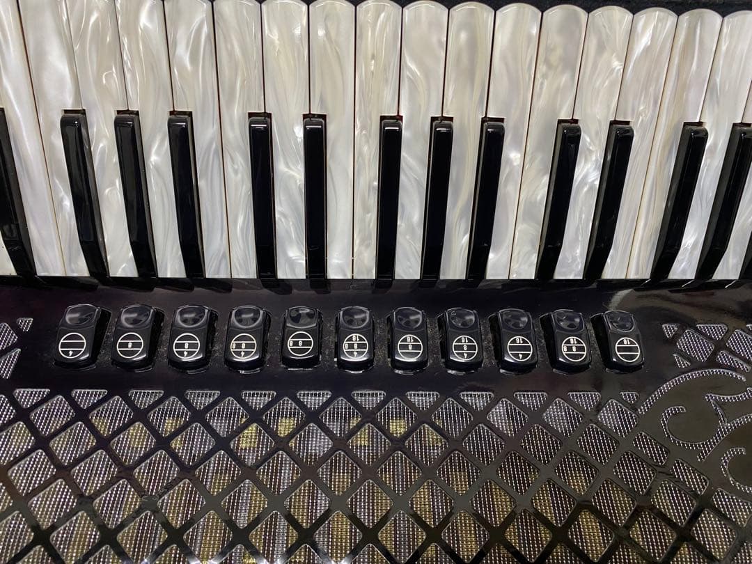 BB バロンブリーニ最高品質アコ赤蛇腹、シエルの鍵盤べースボタン使用頻度少豪華版