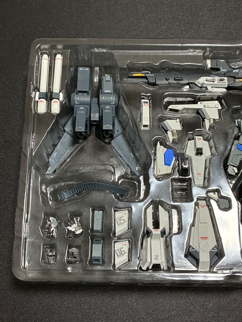 バンダイ　ROBOT魂　Ka フルアーマーガンダムZZ FAZZ