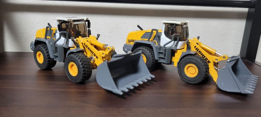 siku 3533 radlader liebherr R580 2台