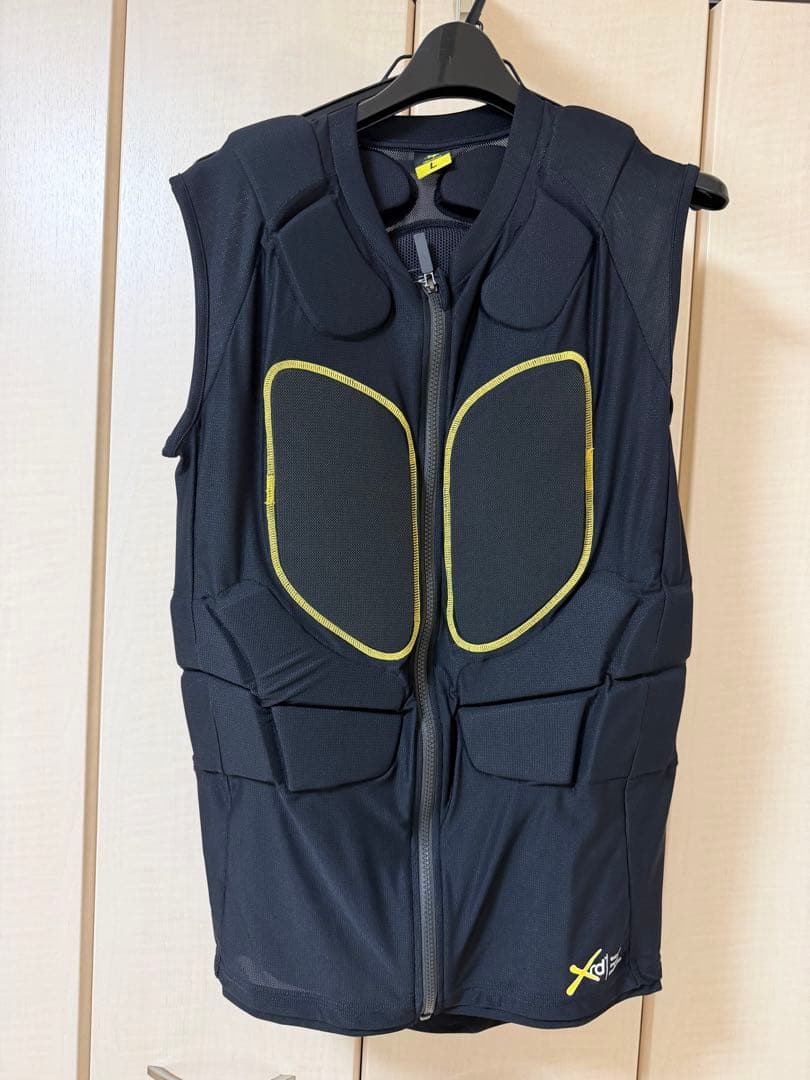 新品　鎧武者　ボディプロテクター　ベスト　L ブラック　スノーボード