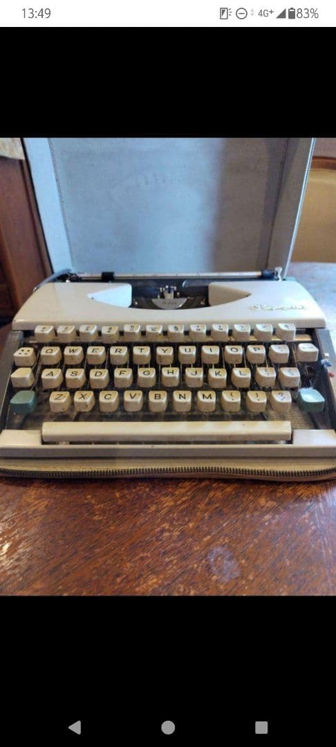 70年代ヴィンテージ！　OLYMPIA社製タイプライター　希少品