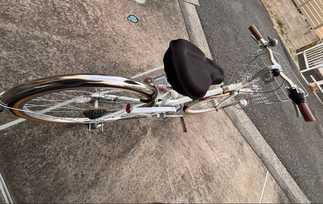 24インチ自転車(前面バスケット付)　ホワイト
