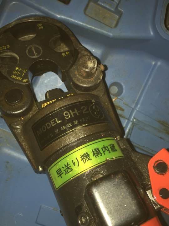 泉精器 圧着機