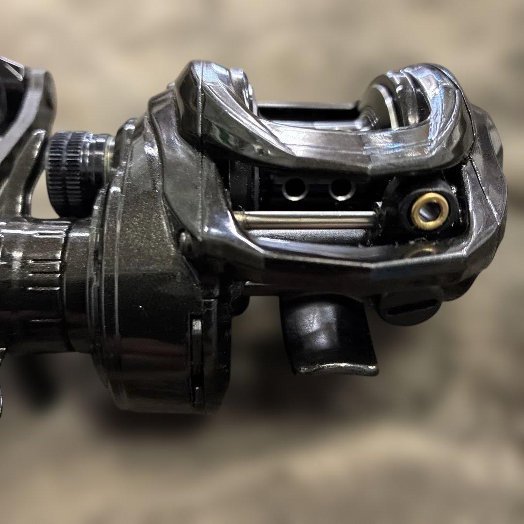 Abu Garcia ROXANI 8 ベイトリール ブラック 整理番号R48