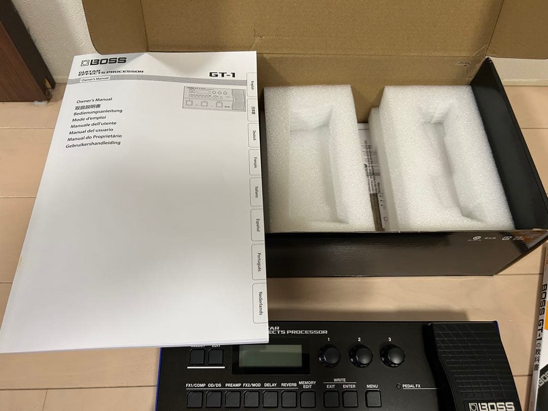美品　BOSS GT-1 ギターエフェクター➕教科書