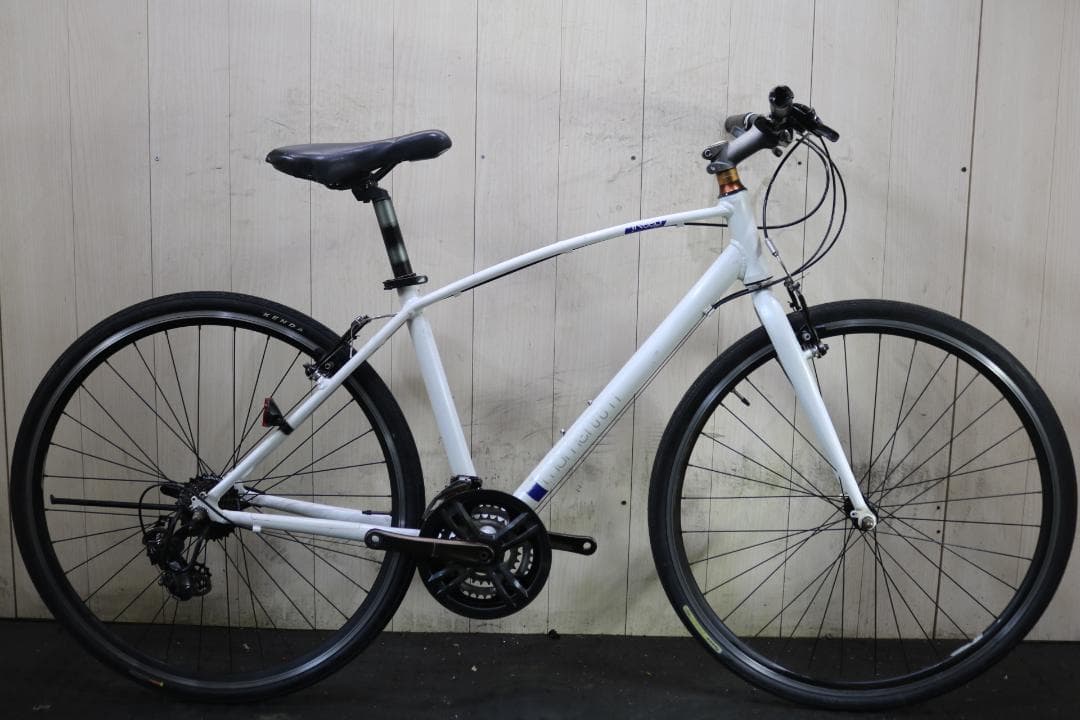 GIANT-MOMENTUM iNEED W-1 700C21速450mmクロス