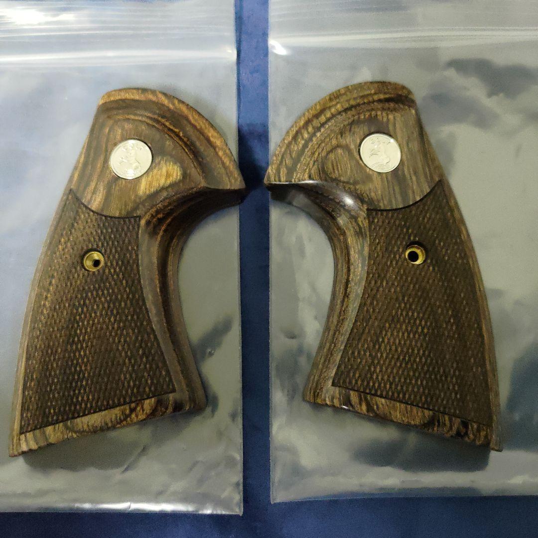 アルタモント木製グリップ パイソン2020用 チェッカー スーパーウォールナット