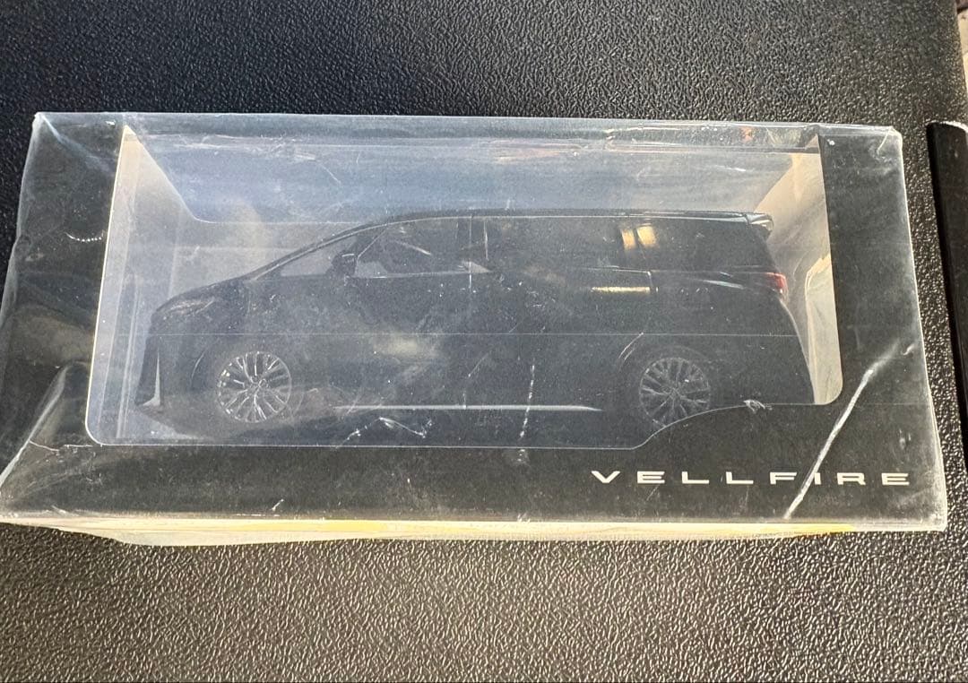 トヨタ VELLFIRE ブラック ミニカー　30/1 未開封、未使用即購入ok