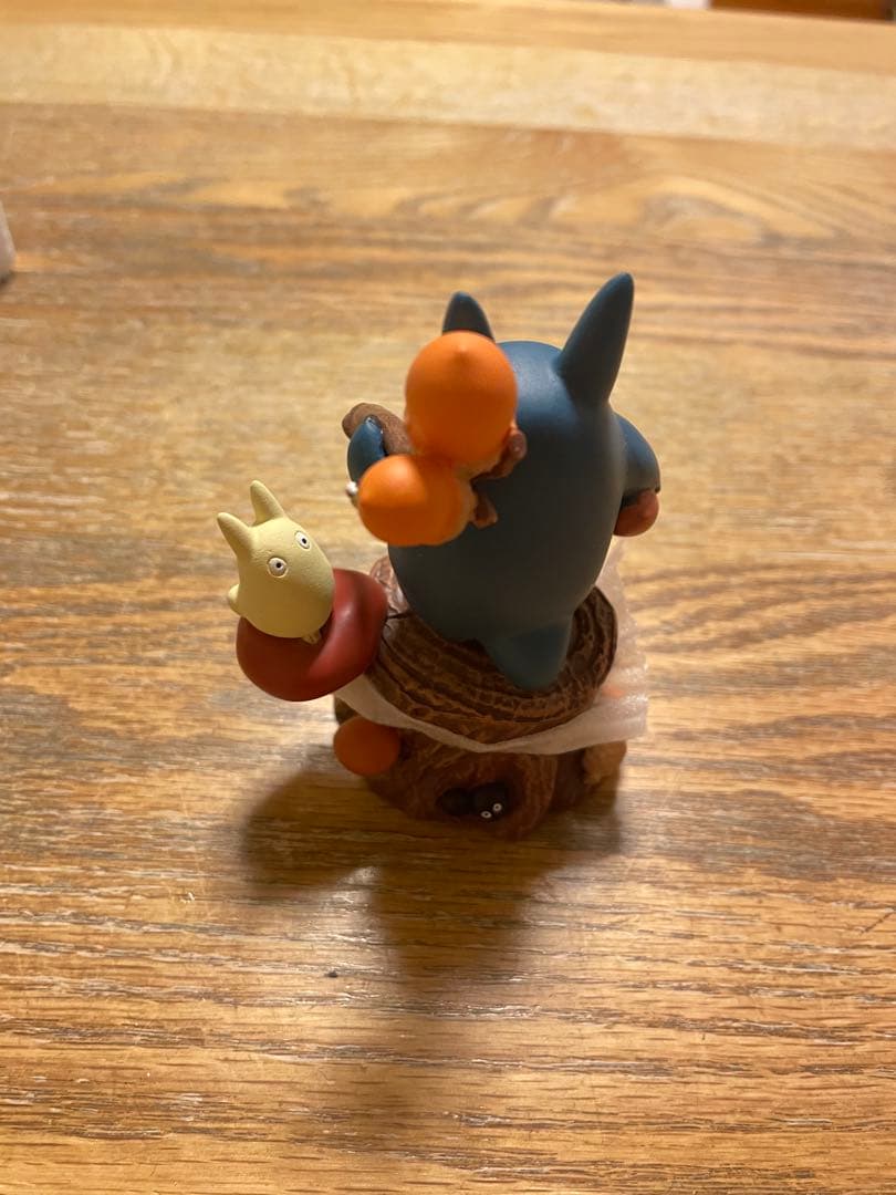 トトロ　置き物　どんぐりよいこらせ