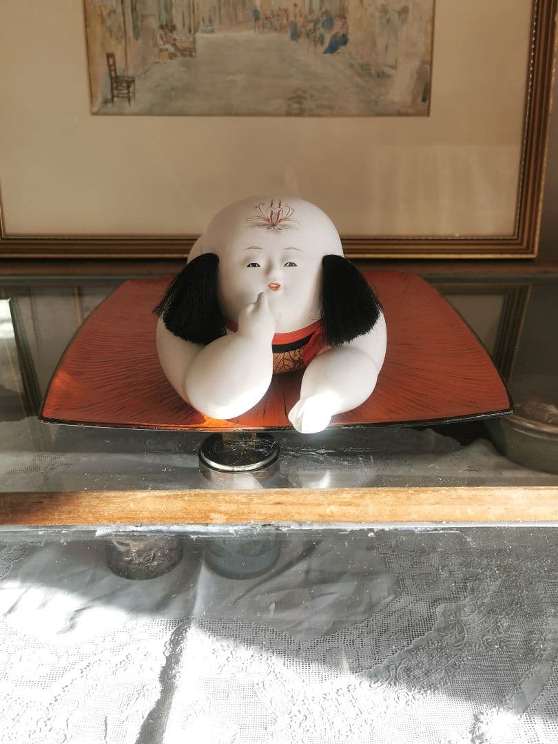 ヴィンテージ 28㎝大型這児人形 博多加賀はいこ 赤に金糸 骨董 朱漆塗り盆台付
