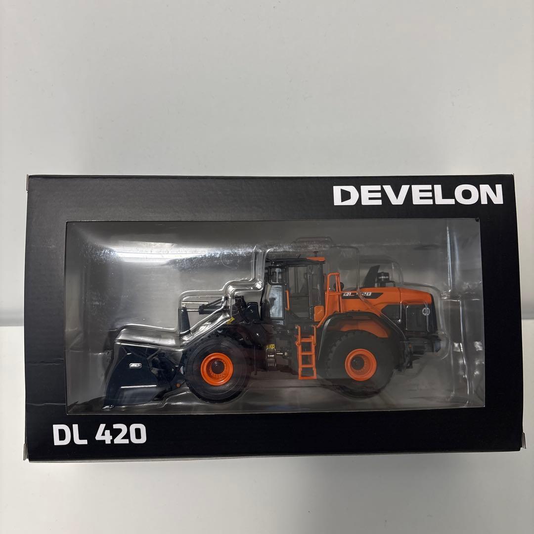 【メーカー純正】新品未開封DEVELON大型ホイールローダー1/50サイズ