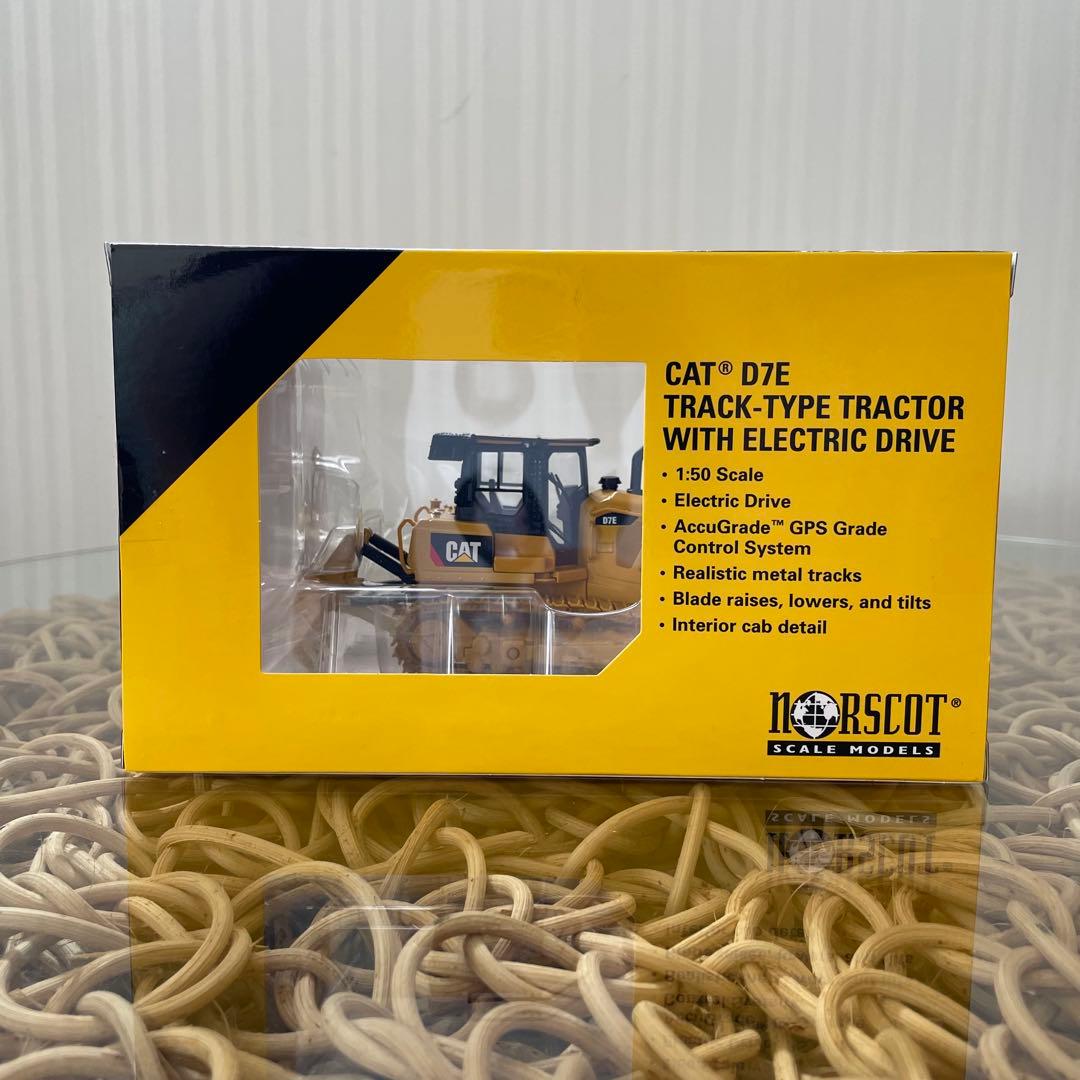CAT D7E トラック型トラクター 1:50 スケール