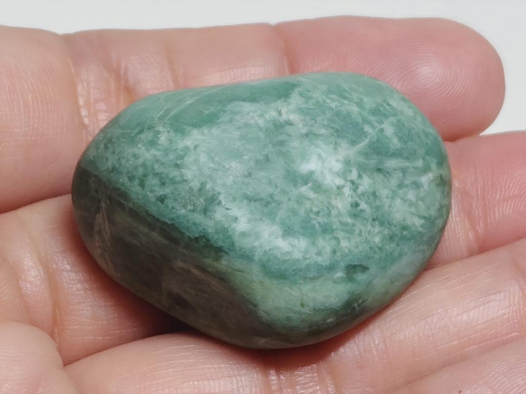緑塊 43g 翡翠 ヒスイ 原石 鑑賞石 自然石 誕生石 鉱物 鉱石 水石