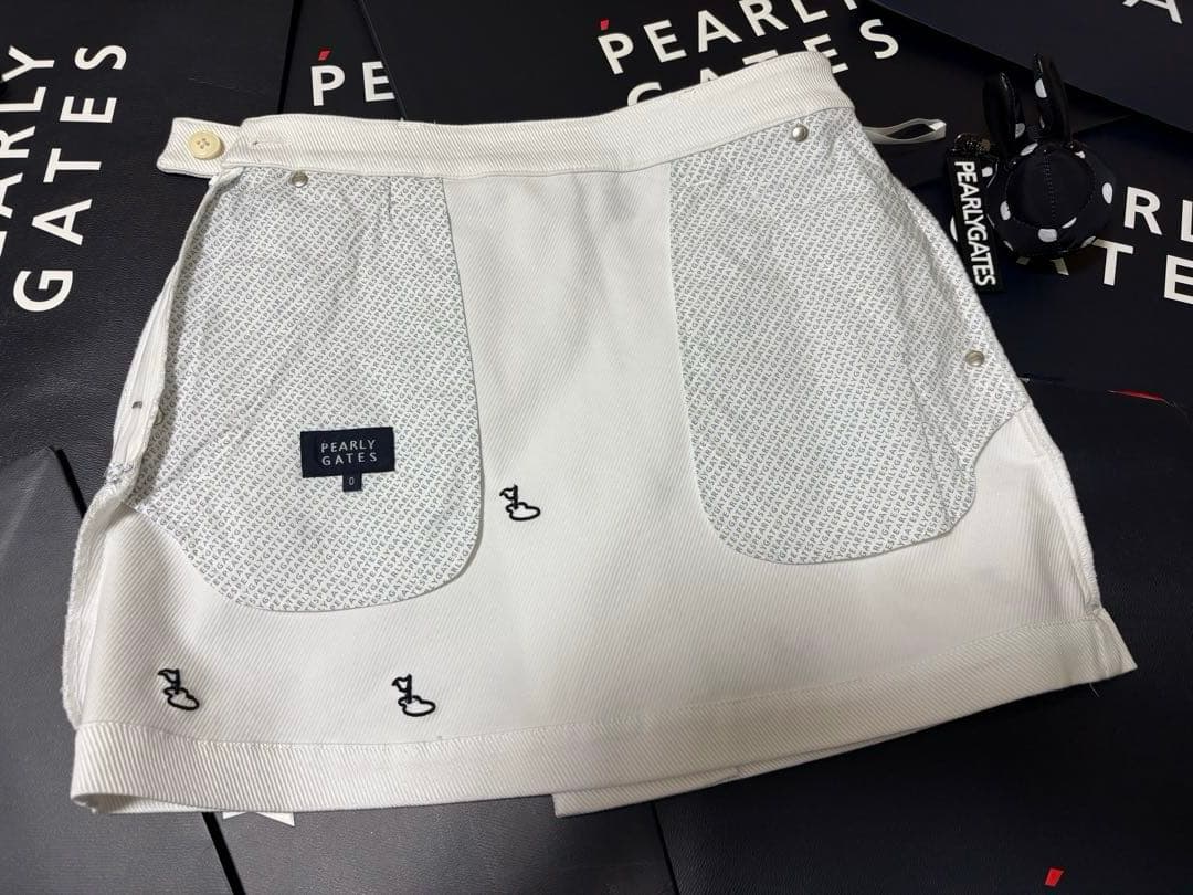 PEARLY GATES 刺繍ショートパンツ ホワイト