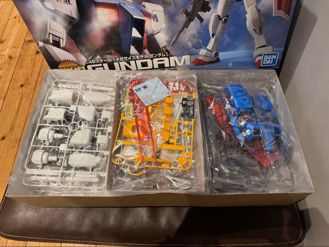 BANDAI GUNDAM 1/48 MEGAサイズプラモデル