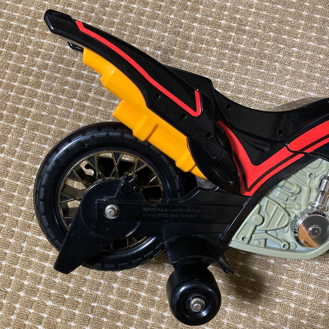 バンダイ 仮面ライダークウガ 乗用バイク ビートチェイサー2000 三輪車