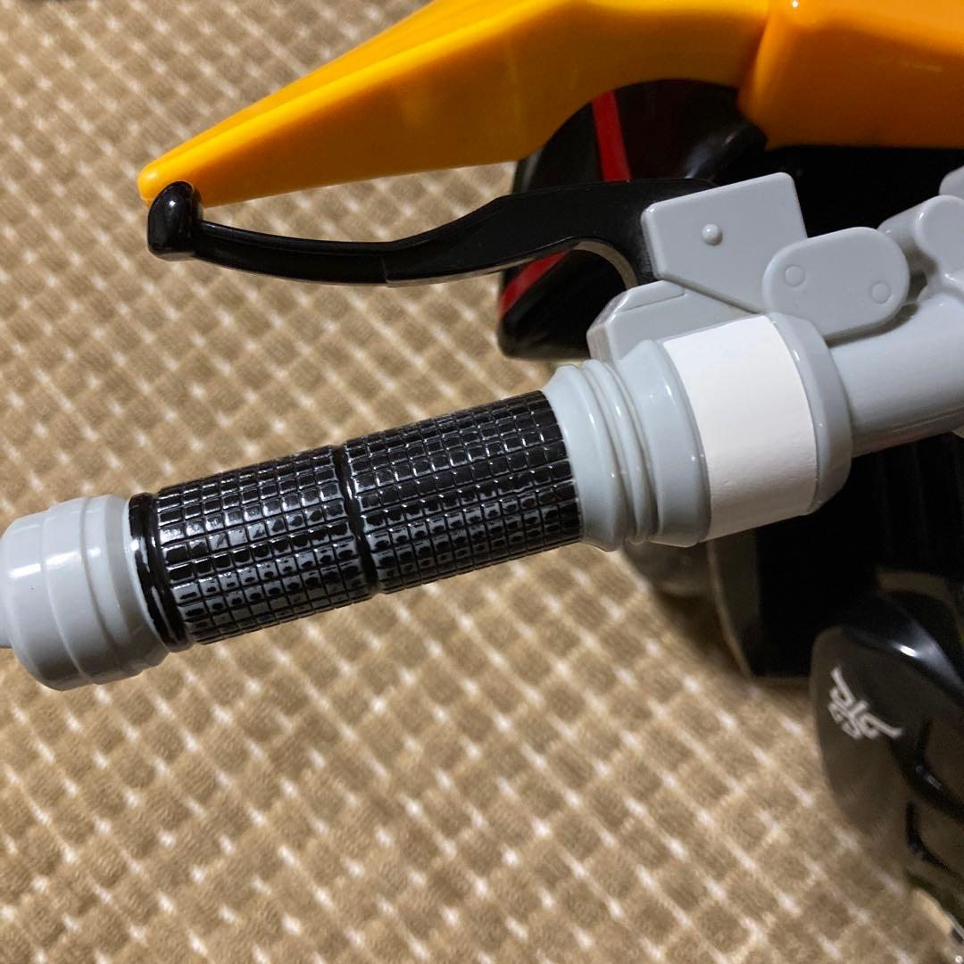 バンダイ 仮面ライダークウガ 乗用バイク ビートチェイサー2000 三輪車