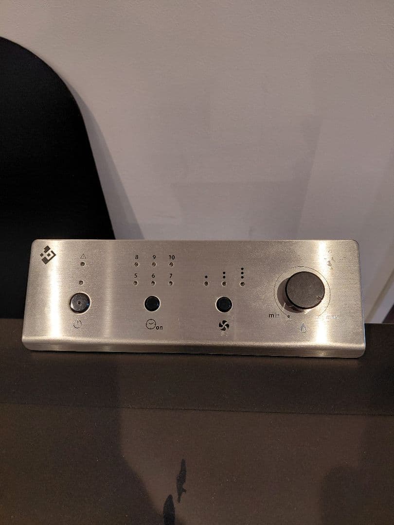 トヨトミ　密閉式ペレットストーブ　muumuu PE-8