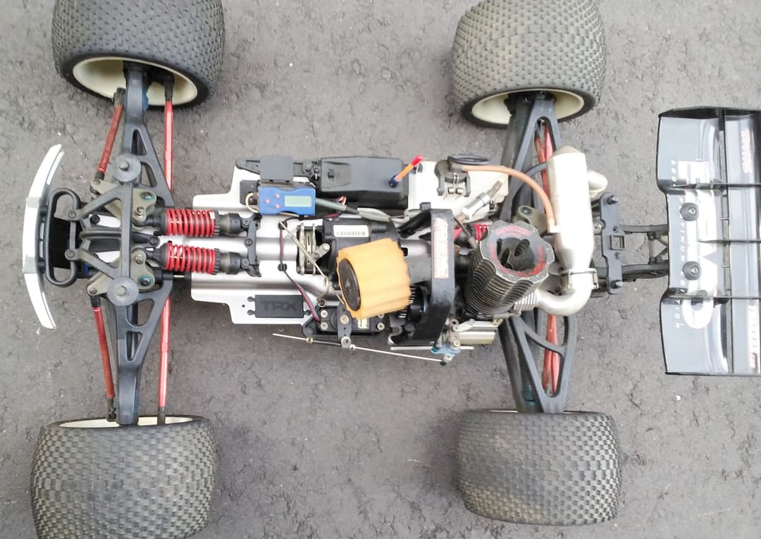 TRAXXAS REVO 3.3 トラクサスレボ　改造多数　希少　お買い得
