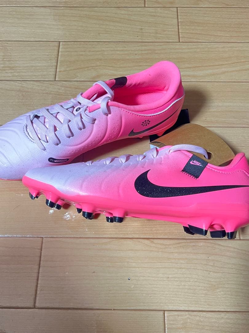 新品Nike サッカー スパイク　レジェンド24センチ