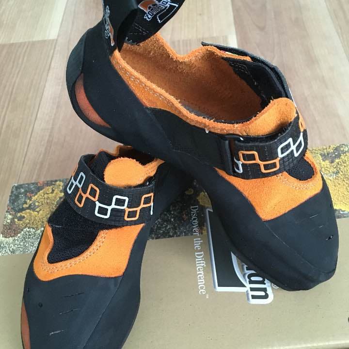 ボルダリングシューズ