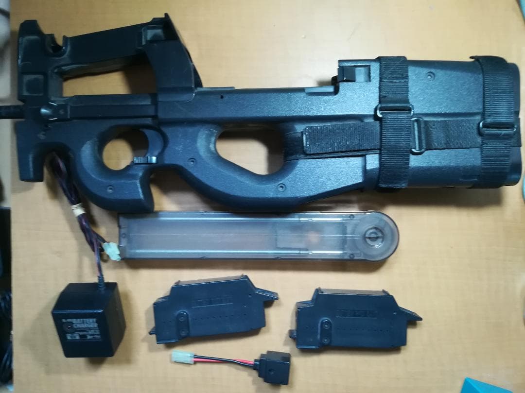 トイテック電動 P90