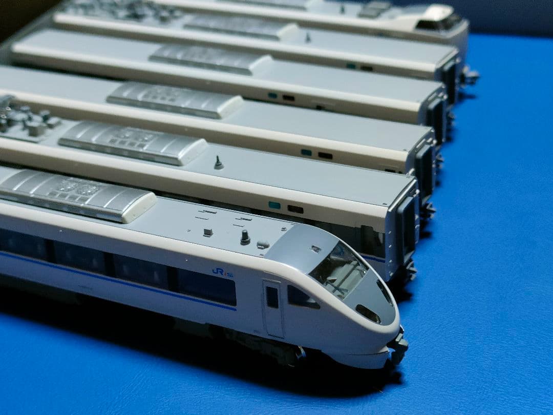 683系