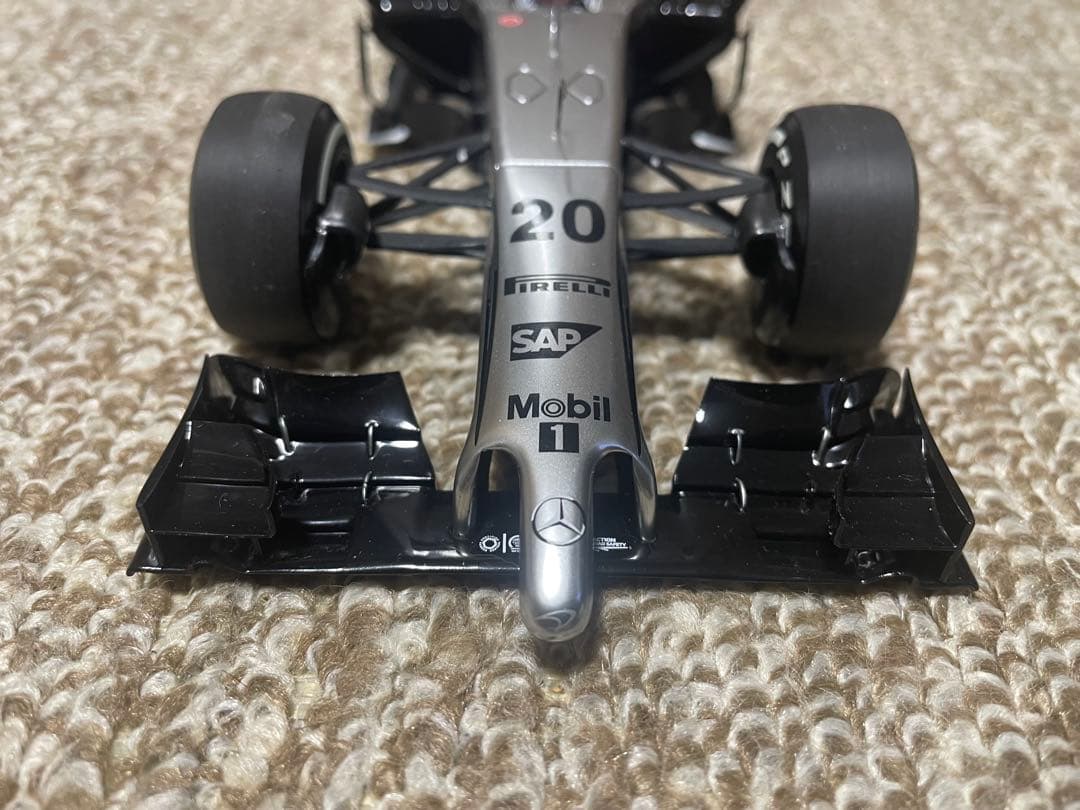 F1 マクラーレンＭＰ4-29 1/18 マグヌッセン