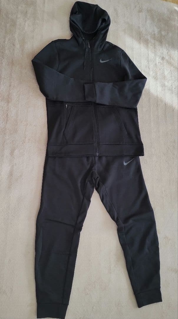 Nike ブラックジャージ上下セット　タグ付、新品