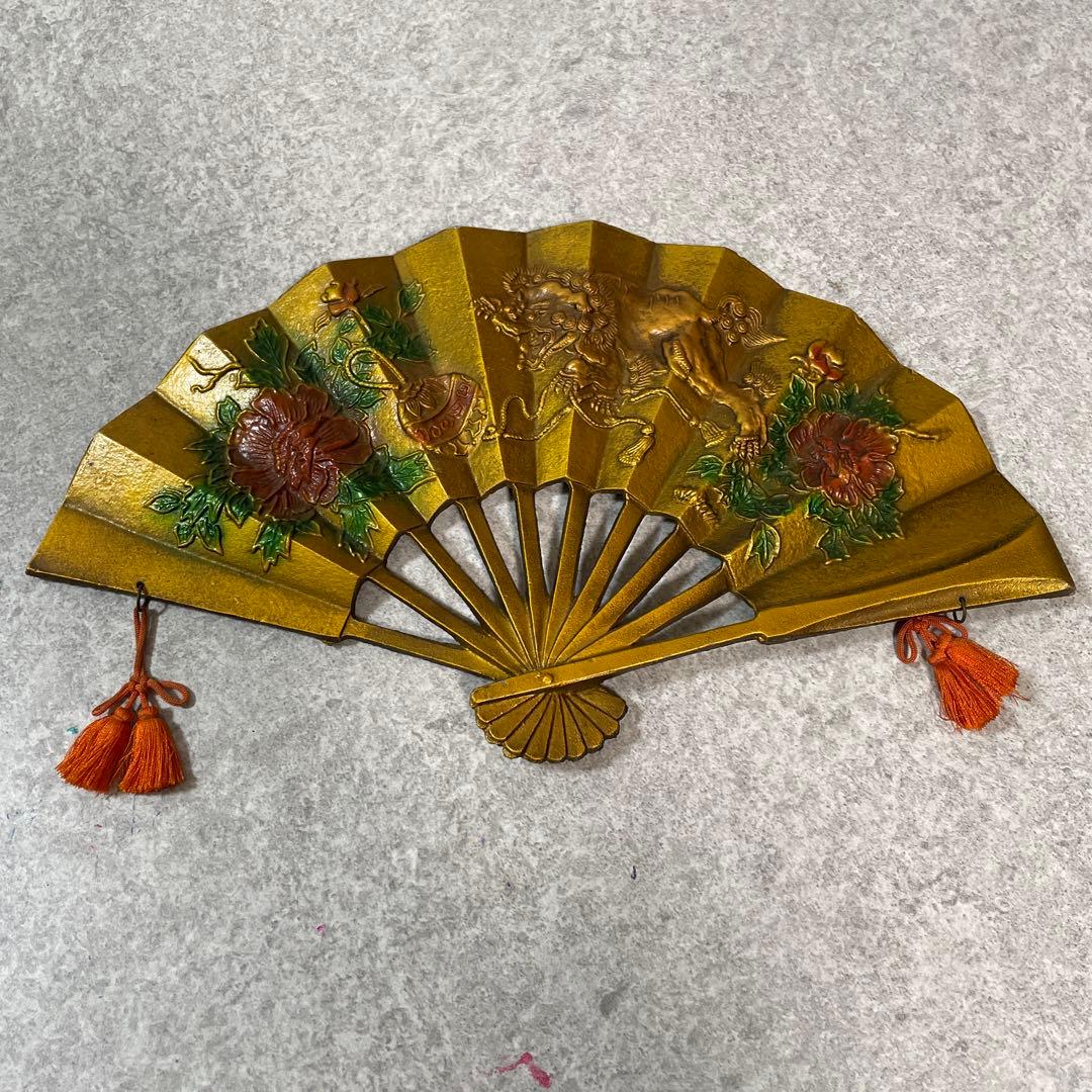 金色の獅子彫刻扇子