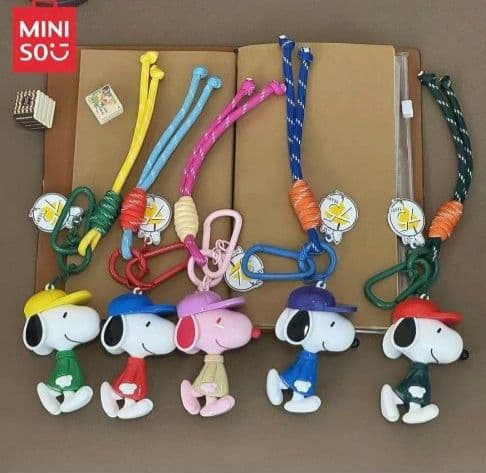 【新品】5種セットMINISO限定スヌーピー 75周年 立体型キーホルダー