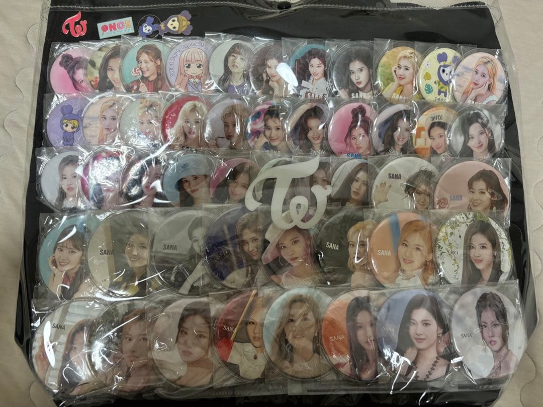 TWICE サナ　痛バ　缶バッチ