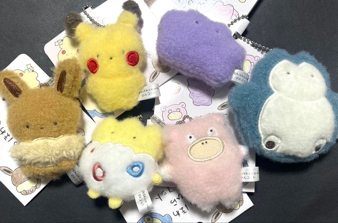 ほわほわてのひらマスコット　ピカチュウ ヤドンメタモンカビゴンイーブイトゲピー