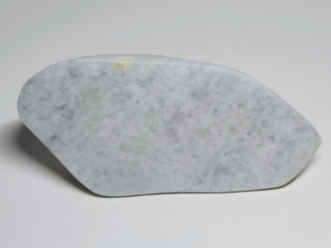白灰 371g 翡翠 ヒスイ 原石 鑑賞石 自然石 誕生石 鉱物 鉱石 水石