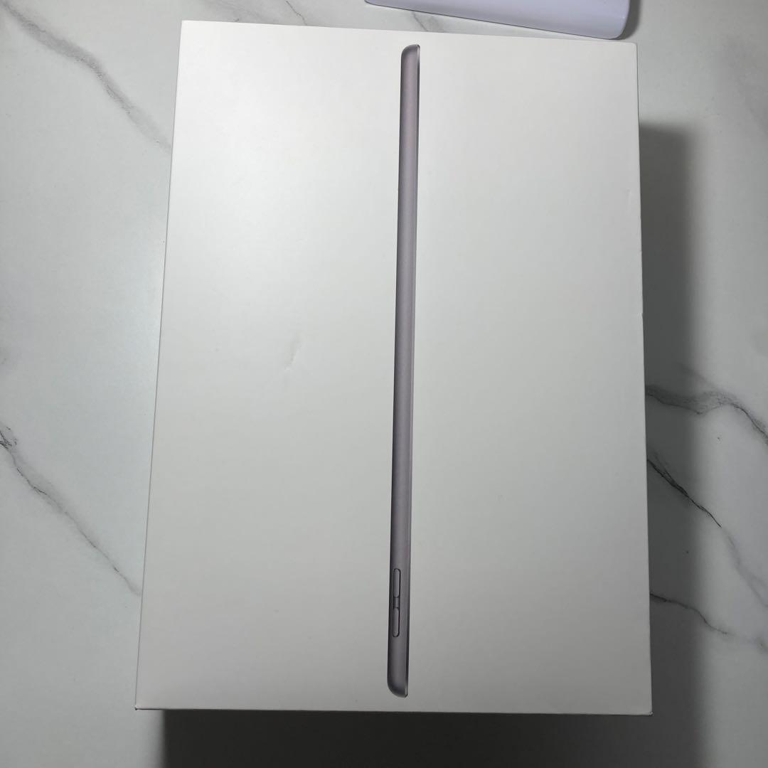iPad 第9世代、64GB、充電コードなし、箱に汚れあり