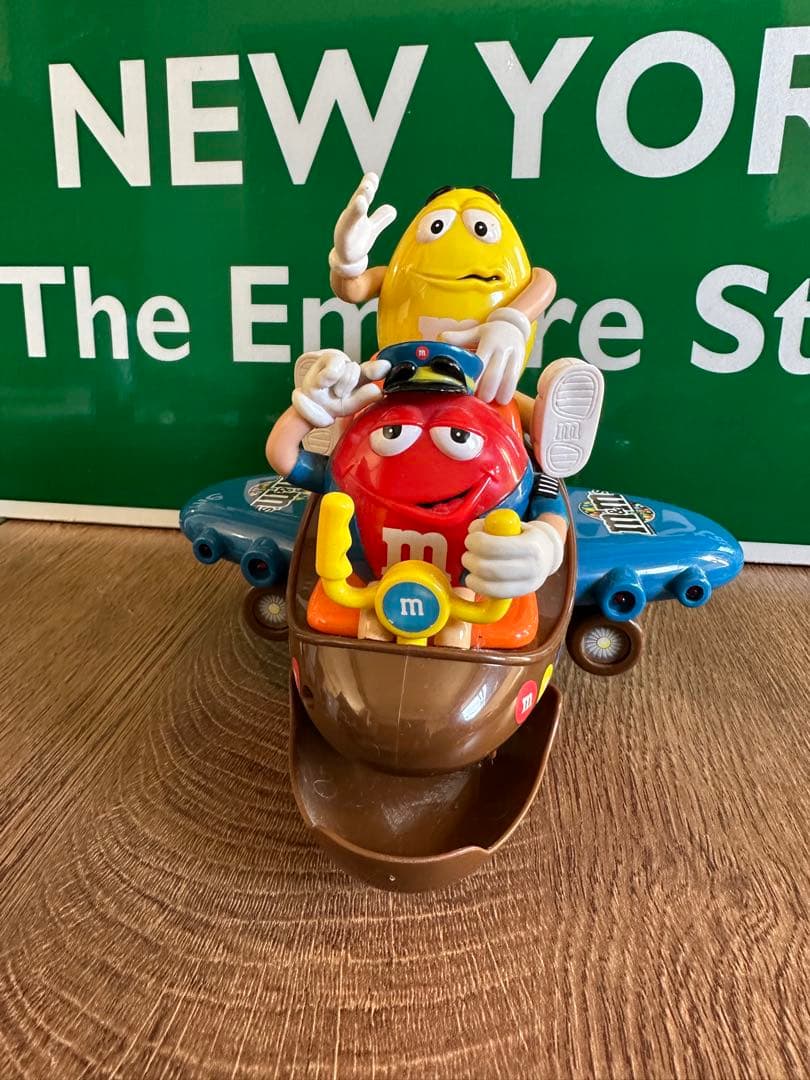 M&M's 飛行機型おもちゃ