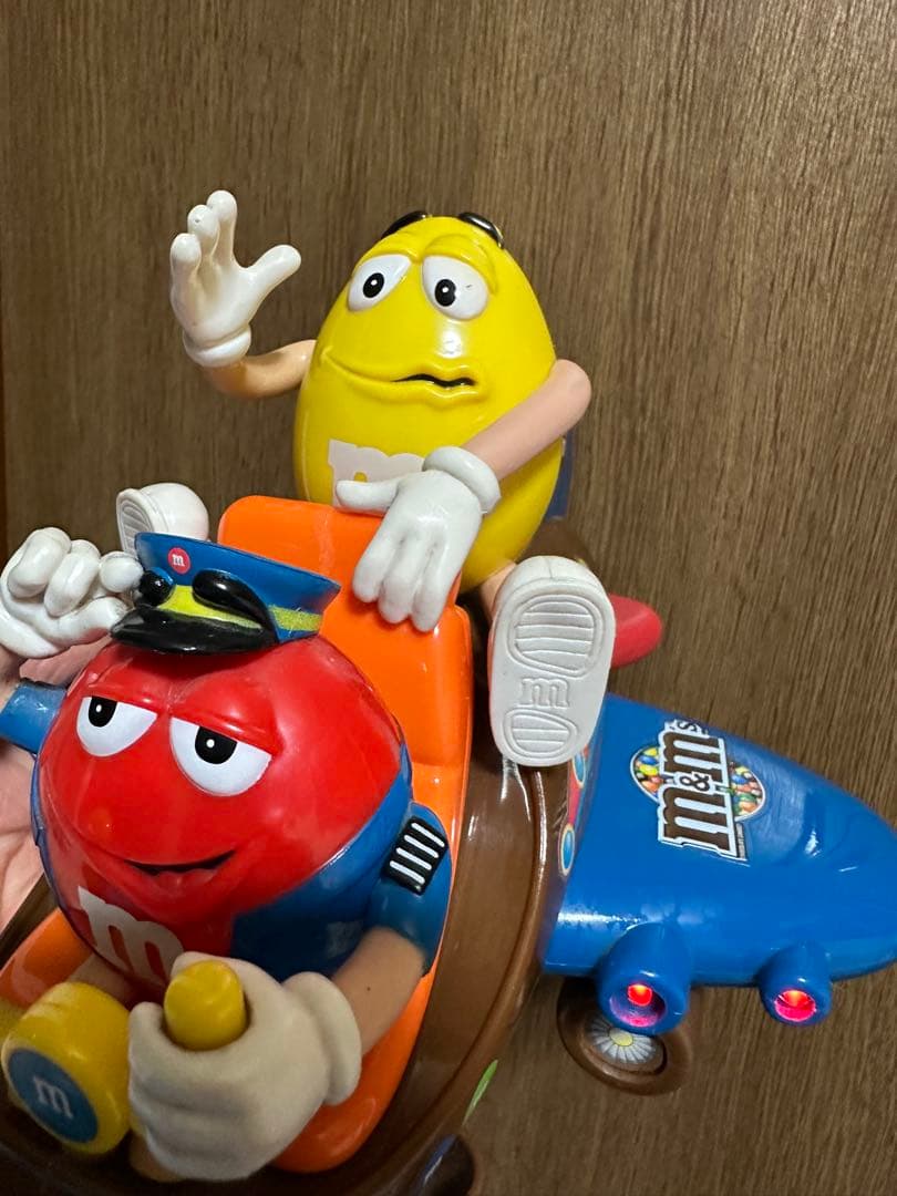 M&M's 飛行機型おもちゃ