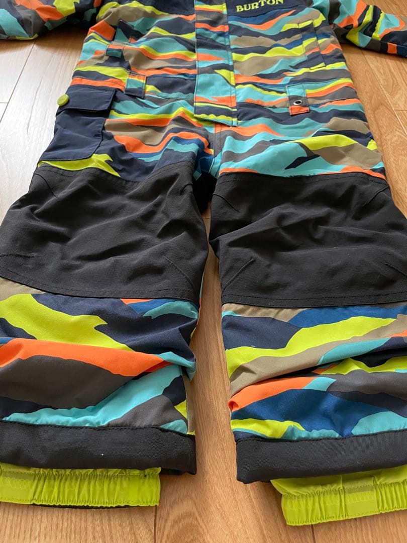 BURTON 子ども用スノーボードウェア カラフル迷彩　2T　90〜100cm
