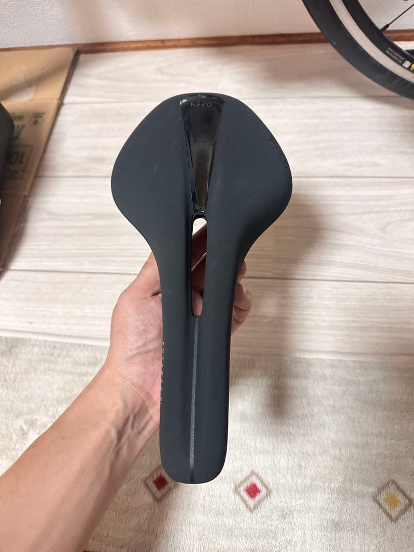 Fizikフィジーク ANTARES R1 カーボン 145mm サドル