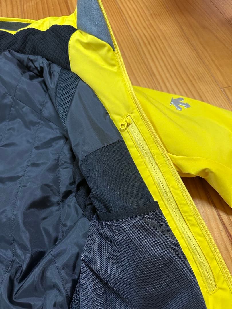DESCENTE スキーウェア　中綿スキージャケット