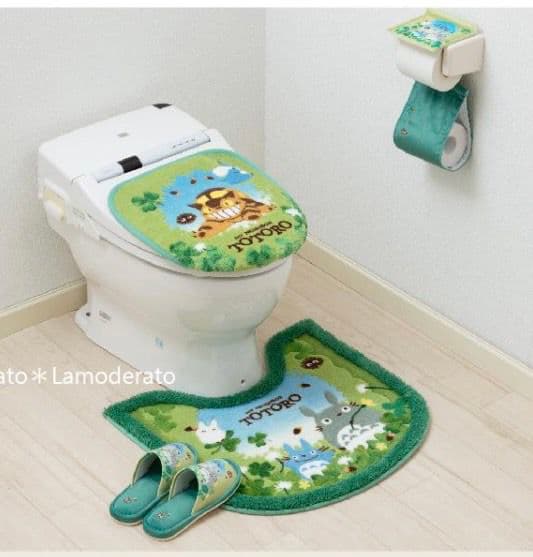 ジブリ　となりのトトロ　ネコバス　トイレマットセット　新品