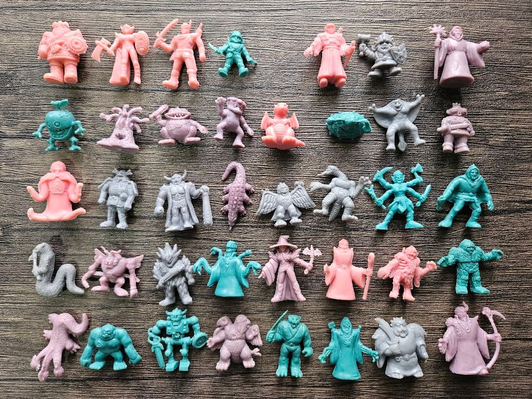 ネクロスの要塞フィギュアセット213体＋魔法チップ1枚　消しゴム大量まとめ